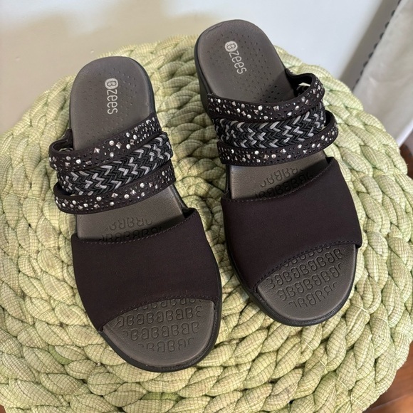 BZEES PREMIUM Fireworks Woven Black Washable Slide Comfort Sandals NWOB - Picture 4 of 9